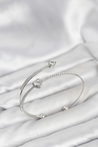 Kalp Model Pirinç Gümüş Renk Kadın Bileklik