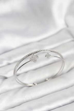 Yonca Model Pirinç Gümüş Renk Kadın Bileklik