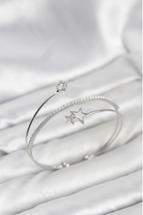 Yıldızlı Model Pirinç Gümüş Renk Kadın Bileklik