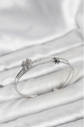 Pirinç Gümüş Renk Yonca Model Kadın Bileklik