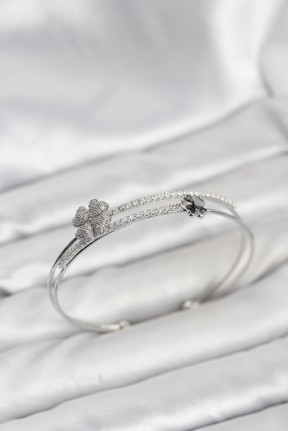 Pirinç Gümüş Renk Yonca Model Kadın Bileklik