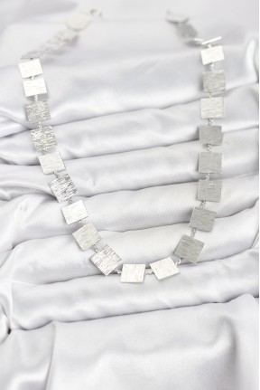 Kare Plaka Model Gümüş Renk Kadın Kolye