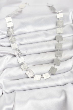 Kare Plaka Model Gümüş Renk Kadın Kolye