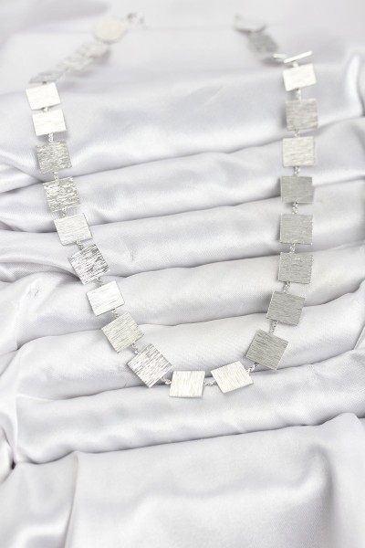 Kare Plaka Model Gümüş Renk Kadın Kolye