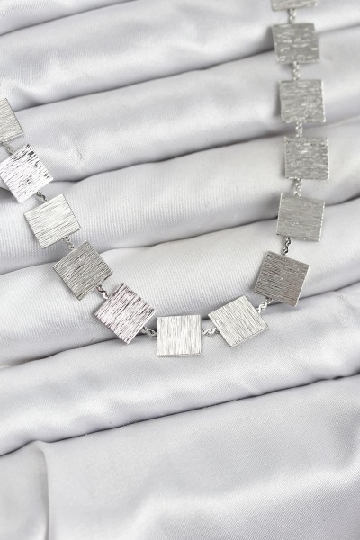 Kare Plaka Model Gümüş Renk Kadın Kolye