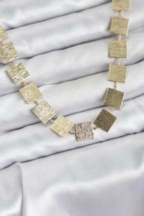 Kare Plaka Model Gold Renk Kadın Kolye