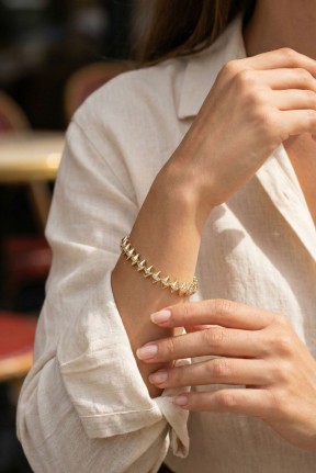 Pirinç Gold Renk Zirkon Taşlı Baklava Model Kadın Bileklik