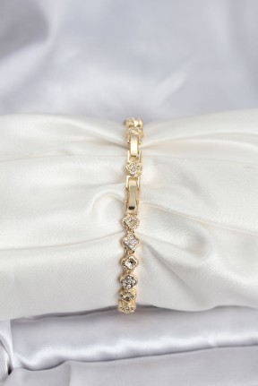 Pirinç Gold Renk Vip Seri Sıralı Yonca Model Zirkon Taşlı Kadın Bileklik