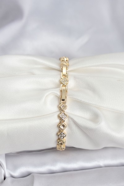 Pirinç Gold Renk Vip Seri Sıralı Yonca Model Zirkon Taşlı Kadın Bileklik