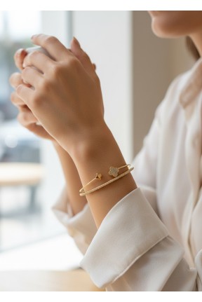 Yonca Model Pirinç Gold Renk Kadın Bileklik