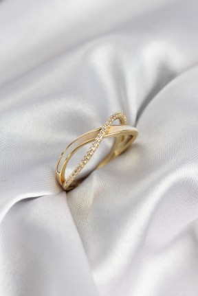 Zirkon Taşlı Sarmal Sedefli Gold Renk Kadın Yüzük Zirkon Taşlı Sarmal Sedefli Gold Renk Kadın Yüzük