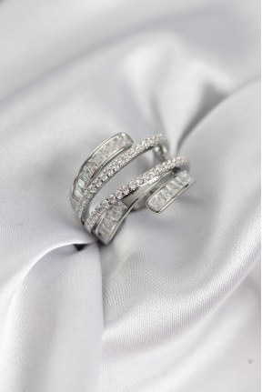 Sarmal Zirkon Baget Taşlı Gümüş Renk Kadın Yüzük Sarmal Zirkon Baget Taşlı Gümüş Renk Kadın Yüzük