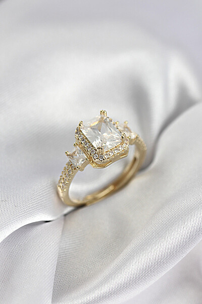 Gold Renk Kare Baget Zirkon Taşlı Tek Taş Model Kadın Yüzük