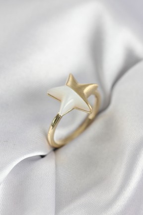 Gold Renk Sedefli Yıldız Model Kadın Yüzük Gold Renk Sedefli Yıldız Model Kadın Yüzük