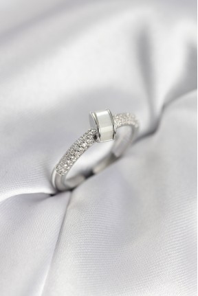 Zirkon Taşlı Sedefli Gümüş Renk Kadın Yüzük Zirkon Taşlı Sedefli Gümüş Renk Kadın Yüzük