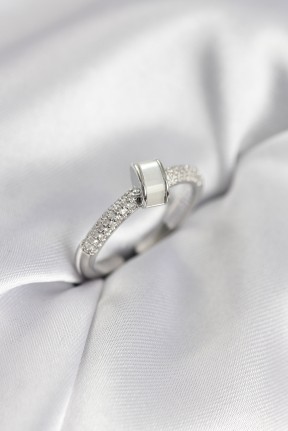 Zirkon Taşlı Sedefli Gümüş Renk Kadın Yüzük Zirkon Taşlı Sedefli Gümüş Renk Kadın Yüzük