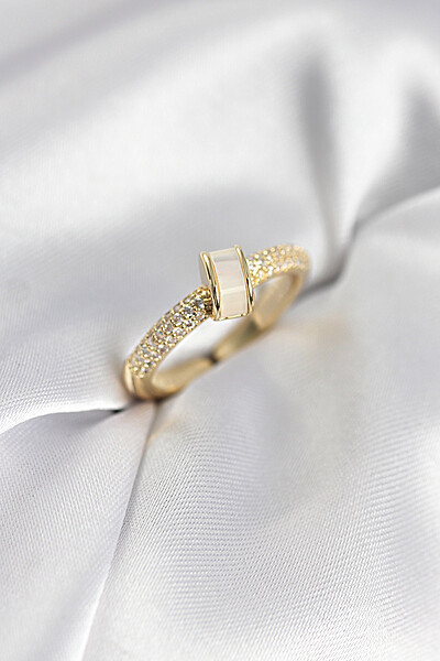 Zirkon Taşlı Sedefli Gold Renk Kadın Yüzük Zirkon Taşlı Sedefli Gold Renk Kadın Yüzük