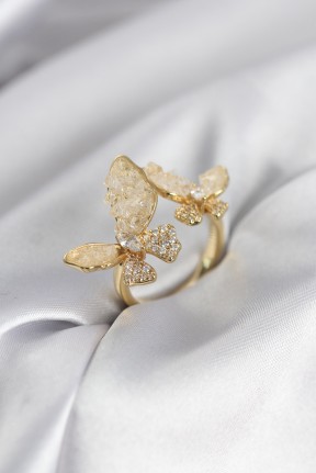 Gold Renk Beyaz Kelebek Model Zirkon Taşlı Kadın Yüzük Gold Renk Beyaz Kelebek Model Zirkon Taşlı Kadın Yüzük