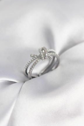 Gümüş Renk İncili Zirkon Taşlı Düğüm Kadın Yüzük Gümüş Renk İncili Zirkon Taşlı Düğüm Kadın Yüzük