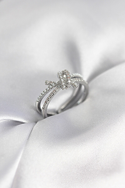 Gümüş Renk İncili Zirkon Taşlı Düğüm Kadın Yüzük Gümüş Renk İncili Zirkon Taşlı Düğüm Kadın Yüzük