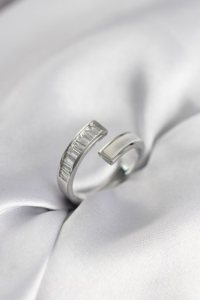 Gümüş Renk Sedefli Baget Zirkon Taşlı Kadın Yüzük Gümüş Renk Sedefli Baget Zirkon Taşlı Kadın Yüzük