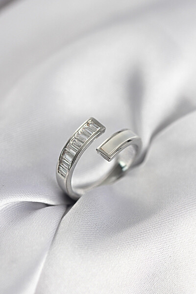 Gümüş Renk Sedefli Baget Zirkon Taşlı Kadın Yüzük Gümüş Renk Sedefli Baget Zirkon Taşlı Kadın Yüzük