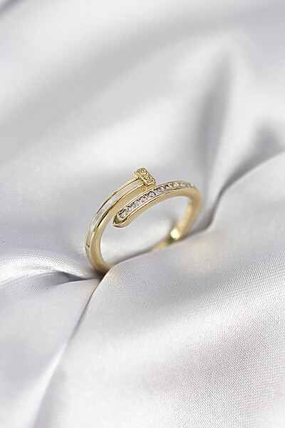 Zirkon Taşlı Gold Renk Yassı çivi Model Kadın Yüzük Zirkon Taşlı Gold Renk Yassı çivi Model Kadın Yüzük