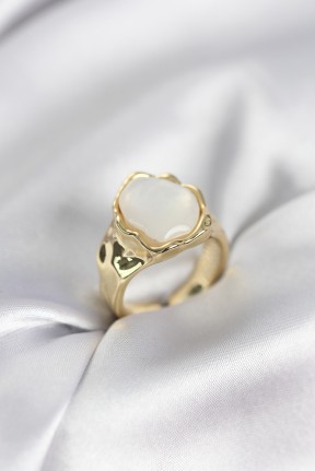 Gold Renk Beyaz Taşlı Vintage Kadın Yüzük Gold Renk Beyaz Taşlı Vintage Kadın Yüzük