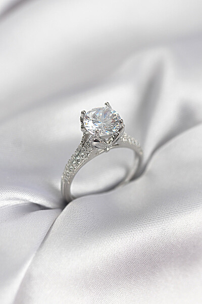 Gümüş Renk Tek Taş Model Zirkon Taşlı Kadın Yüzük Gümüş Renk Tek Taş Model Zirkon Taşlı Kadın Yüzük