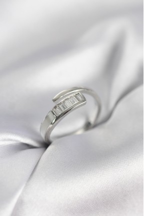 Baget Zirkon Taşlı Gümüş Renk Kadın Yüzük