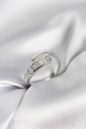 Baget Zirkon Taşlı Gümüş Renk Kadın Yüzük