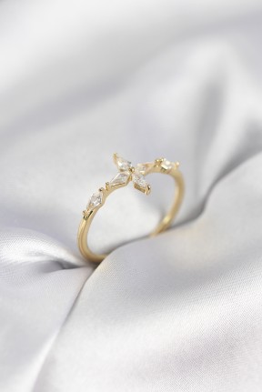 Yıldız Model Zirkon Taşlı Gold Renk Kadın Yüzük Yıldız Model Zirkon Taşlı Gold Renk Kadın Yüzük