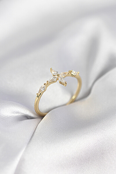 Yıldız Model Zirkon Taşlı Gold Renk Kadın Yüzük