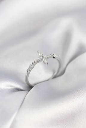 Yıldız Model Zirkon Taşlı Gümüş Renk Kadın Yüzük Yıldız Model Zirkon Taşlı Gümüş Renk Kadın Yüzük