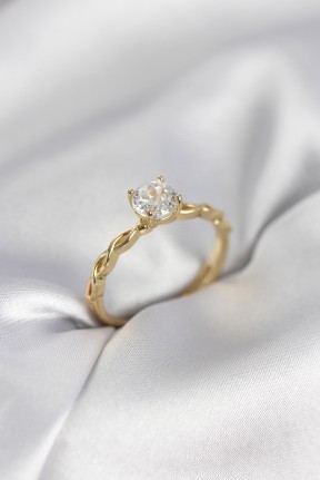 Gold Renk Sarmal Zincir Model Tek Taş Model Zirkon Taşlı Kadın Yüzük Gold Renk Sarmal Zincir Model Tek Taş Model Zirkon Taşlı Kadın Yüzük
