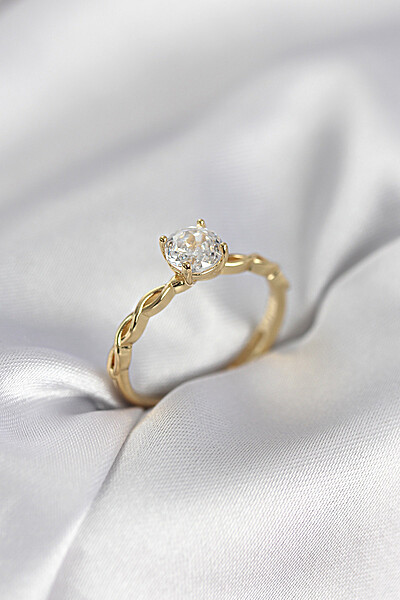 Gold Renk Sarmal Zincir Model Tek Taş Model Zirkon Taşlı Kadın Yüzük Gold Renk Sarmal Zincir Model Tek Taş Model Zirkon Taşlı Kadın Yüzük