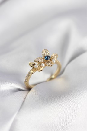 Gold Renk çiçek Model Zirkon Taşlı Kadın Yüzük Gold Renk çiçek Model Zirkon Taşlı Kadın Yüzük