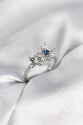 Gümüş Renk çiçek Model Zirkon Taşlı Kadın Yüzük Gümüş Renk çiçek Model Zirkon Taşlı Kadın Yüzük