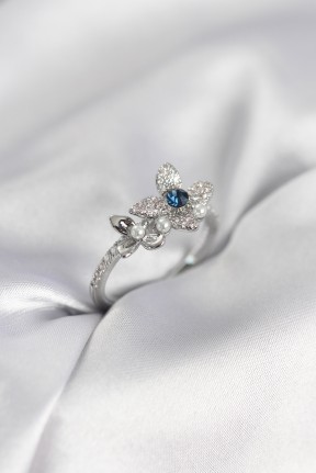 Gümüş Renk çiçek Model Zirkon Taşlı Kadın Yüzük Gümüş Renk çiçek Model Zirkon Taşlı Kadın Yüzük