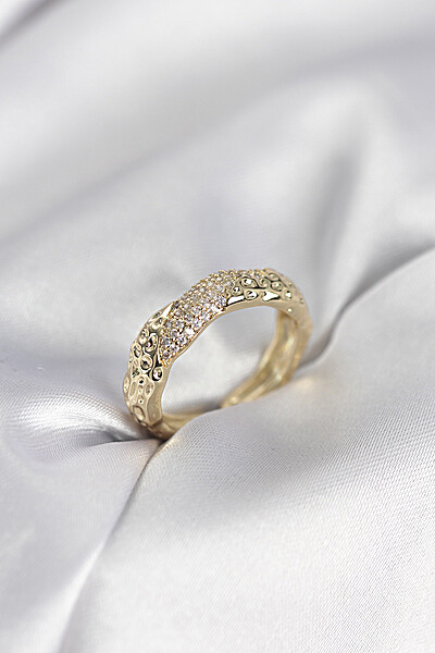 Zirkon Taşlı Puntalı Gold Renk Kadın Yüzük