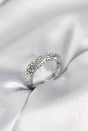 Zirkon Taşlı Puntalı Gümüş Renk Kadın Yüzük Zirkon Taşlı Puntalı Gümüş Renk Kadın Yüzük