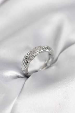 Zirkon Taşlı Puntalı Gümüş Renk Kadın Yüzük Zirkon Taşlı Puntalı Gümüş Renk Kadın Yüzük