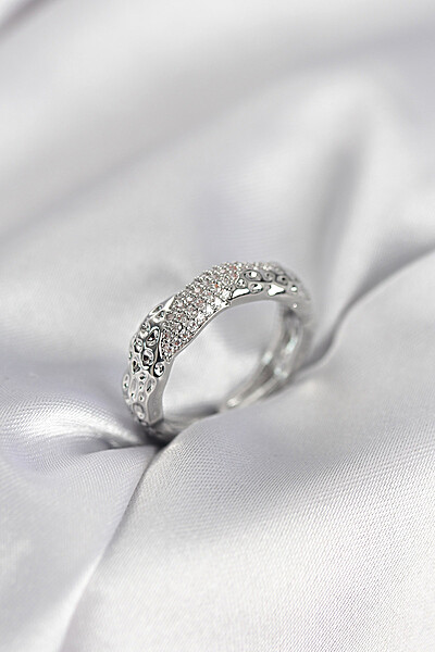 Zirkon Taşlı Puntalı Gümüş Renk Kadın Yüzük Zirkon Taşlı Puntalı Gümüş Renk Kadın Yüzük