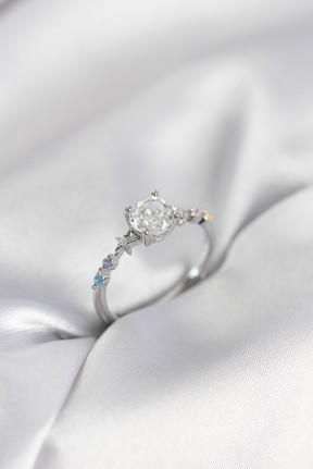 Tek Taş Model Zirkon Taşlı Gümüş Renk Kadın Yüzük Tek Taş Model Zirkon Taşlı Gümüş Renk Kadın Yüzük