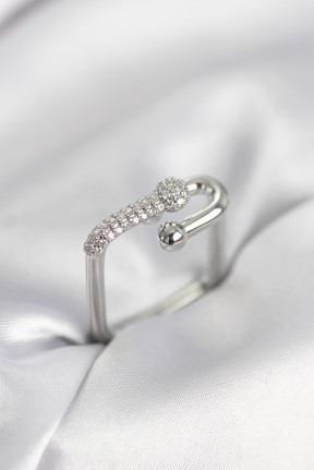 Gümüş Renk Zirkon Taşlı Tifani Model Kare Kadın Yüzük Gümüş Renk Zirkon Taşlı Tifani Model Kare Kadın Yüzük