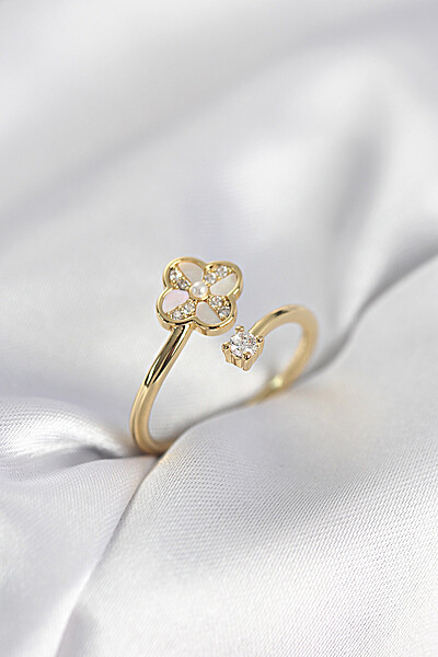 Gold Renk Zirkon Taşlı Yonca Model Kadın Yüzük Gold Renk Zirkon Taşlı Yonca Model Kadın Yüzük