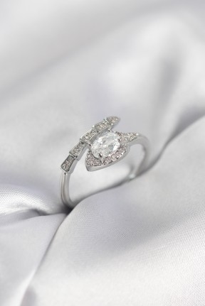 Yılan Model Gümüş Renk Zirkon Taşlı Kadın Yüzük Yılan Model Gümüş Renk Zirkon Taşlı Kadın Yüzük