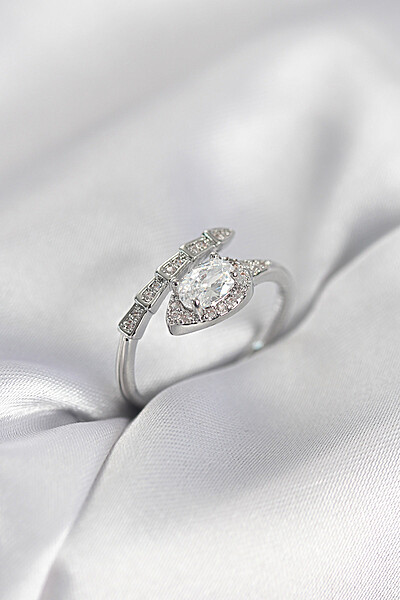 Yılan Model Gümüş Renk Zirkon Taşlı Kadın Yüzük