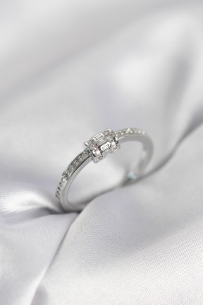 Zirkon Taşlı Gümüş Renk Pirinç Kadın Yüzük Zirkon Taşlı Gümüş Renk Pirinç Kadın Yüzük