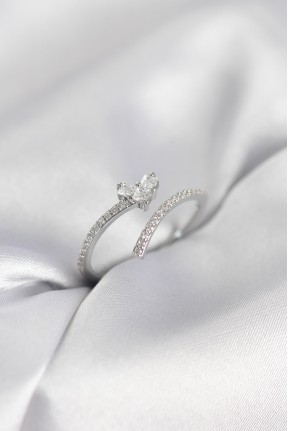 Gümüş Renk Zirkon Taşlı Kuyruklu Kalp Model Kadın Yüzük Gümüş Renk Zirkon Taşlı Kuyruklu Kalp Model Kadın Yüzük